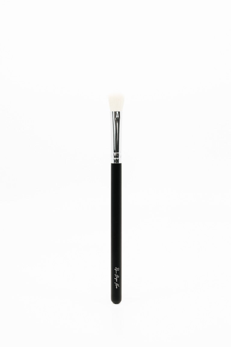 Bursti nr. 14 The Controlling Blending Brush - By Harpa Kára